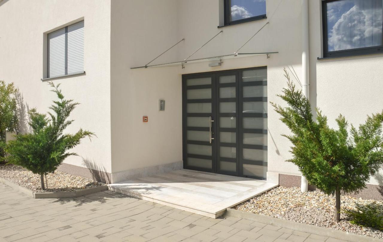 Rova Apartment Malinska Buitenkant foto