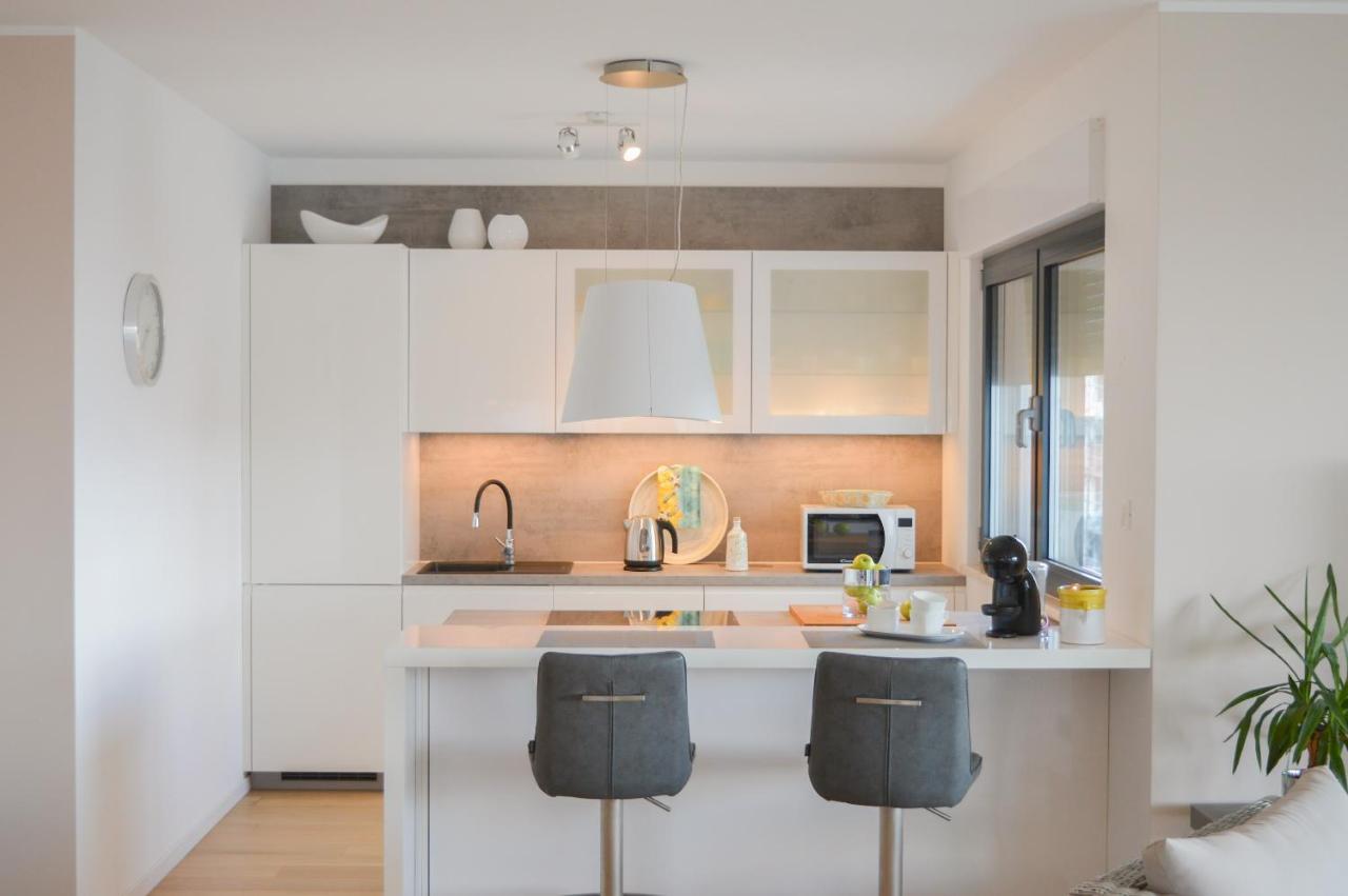 Rova Apartment Malinska Buitenkant foto